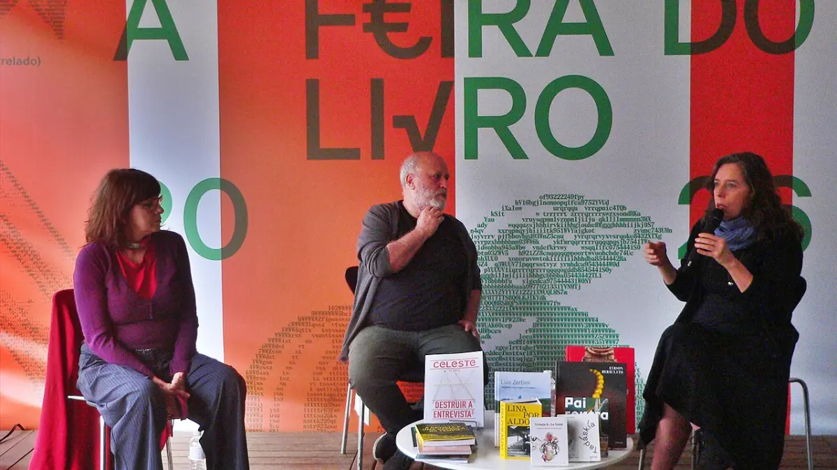 Livro de irmão de Diana acusa Charles III e provoca reação do Palácio